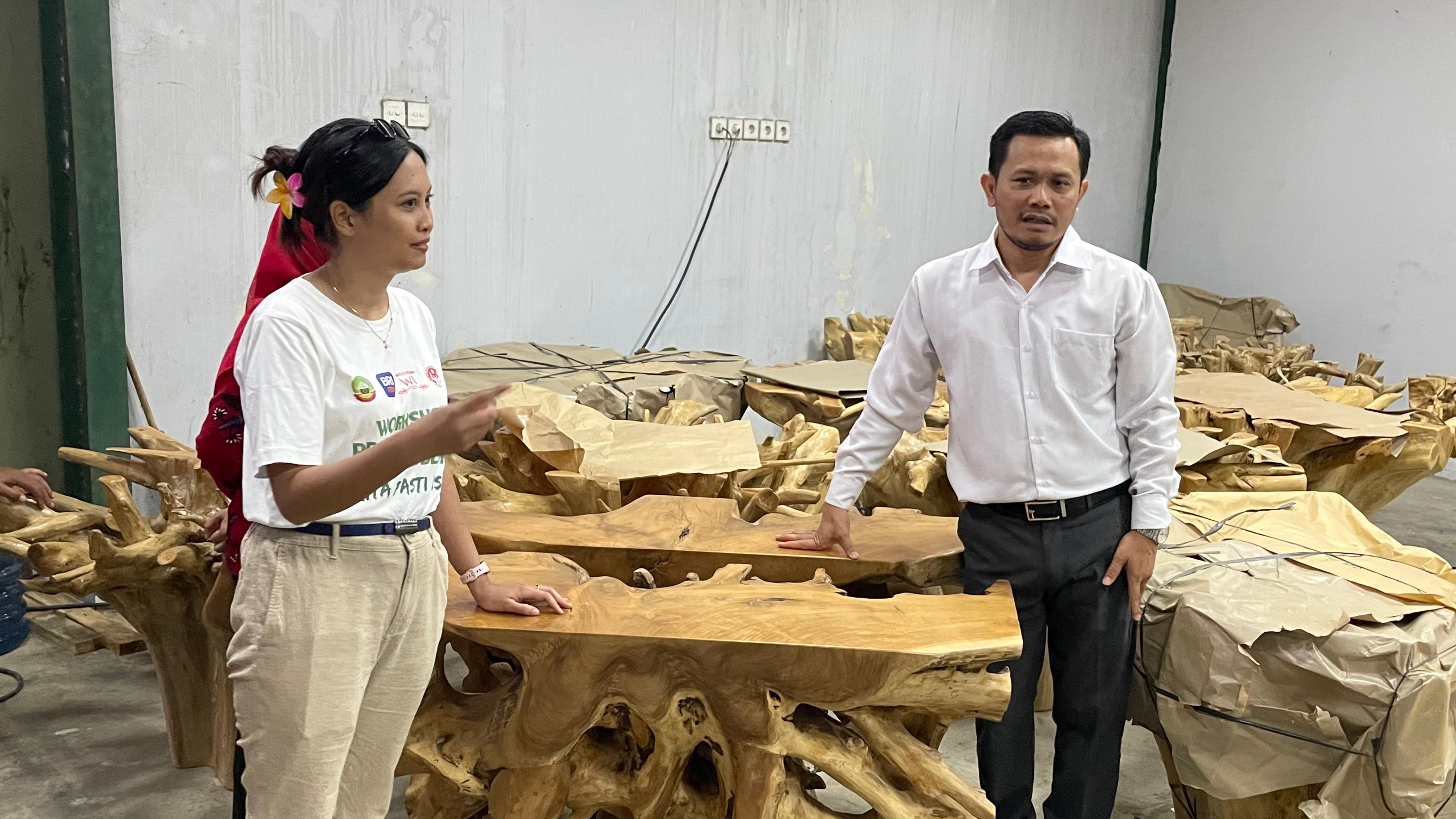 INTERNASIONAL: Wakil Ketua DPRD Blora Siswanto dorong industri kayu jati di Blora bisa memiliki banyak kesempatan bersaing di skala internasional.