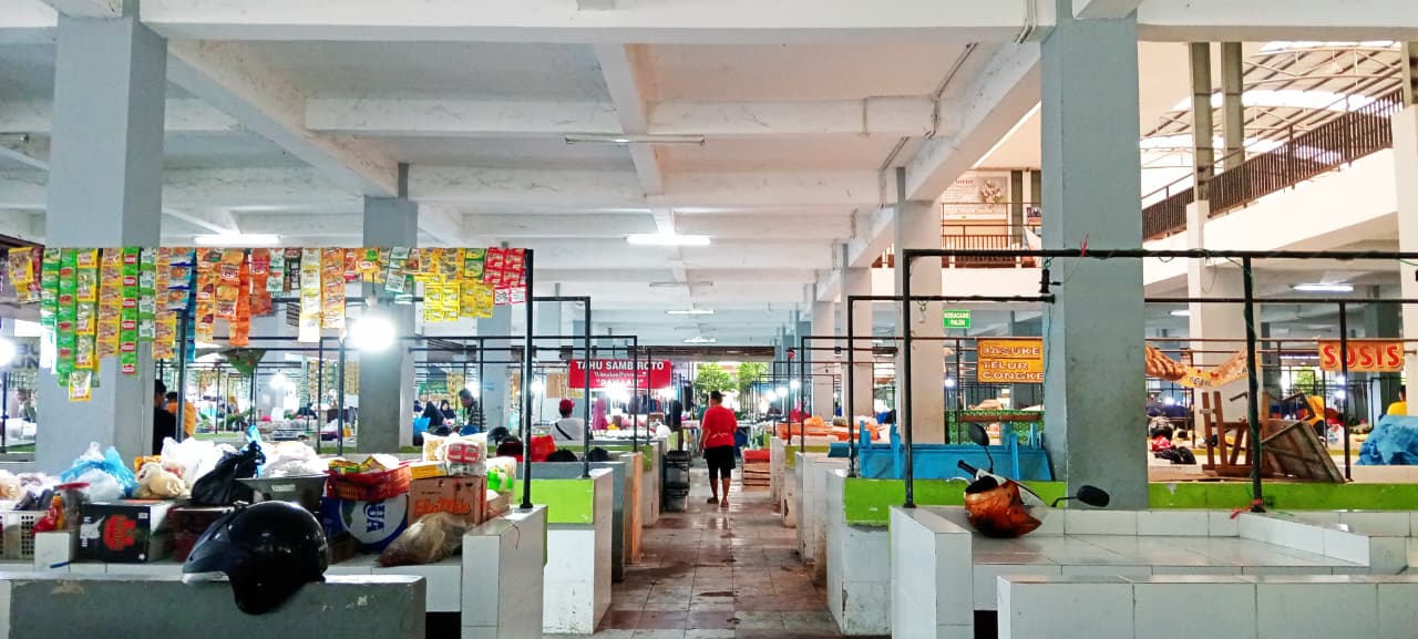 SEPI: Pedagang Pasar Wisata mengaku sepi dan akan pindah di Pasar Kota. Rencana pemindahan itu setelah Pemkab Bojonegoro bakal membangun Pasar Kota tiga lantai.