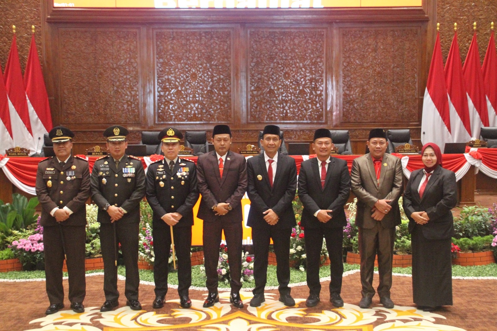RAPAT PARIPURNA ISTIMEWA: DPRD Bojonegoro bersama Forkopimda mendengarkan Pidato Kenegaraan Presiden RI Prabowo Subianto.