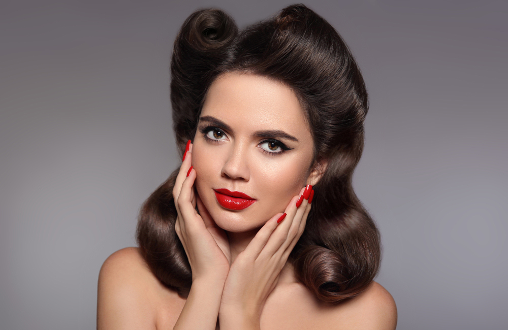 Gaya rambut Victory Rolls.