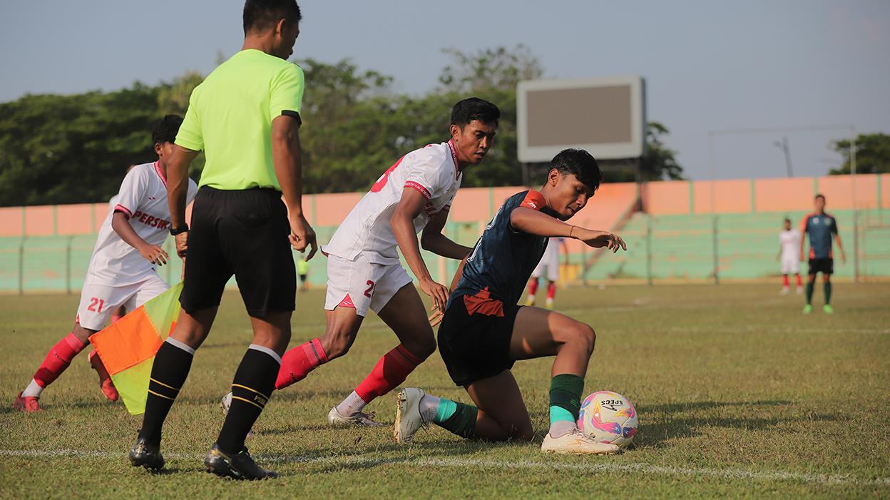 BATAL: Persibo batal uji coba melawan Rans Nusantara FC, ini kegagalan kali kedua. Sebelumnya rencana uji coba kontra Persela bulan lalu juga batal. (YUAN EDO/RADAR BOJONEGORO)