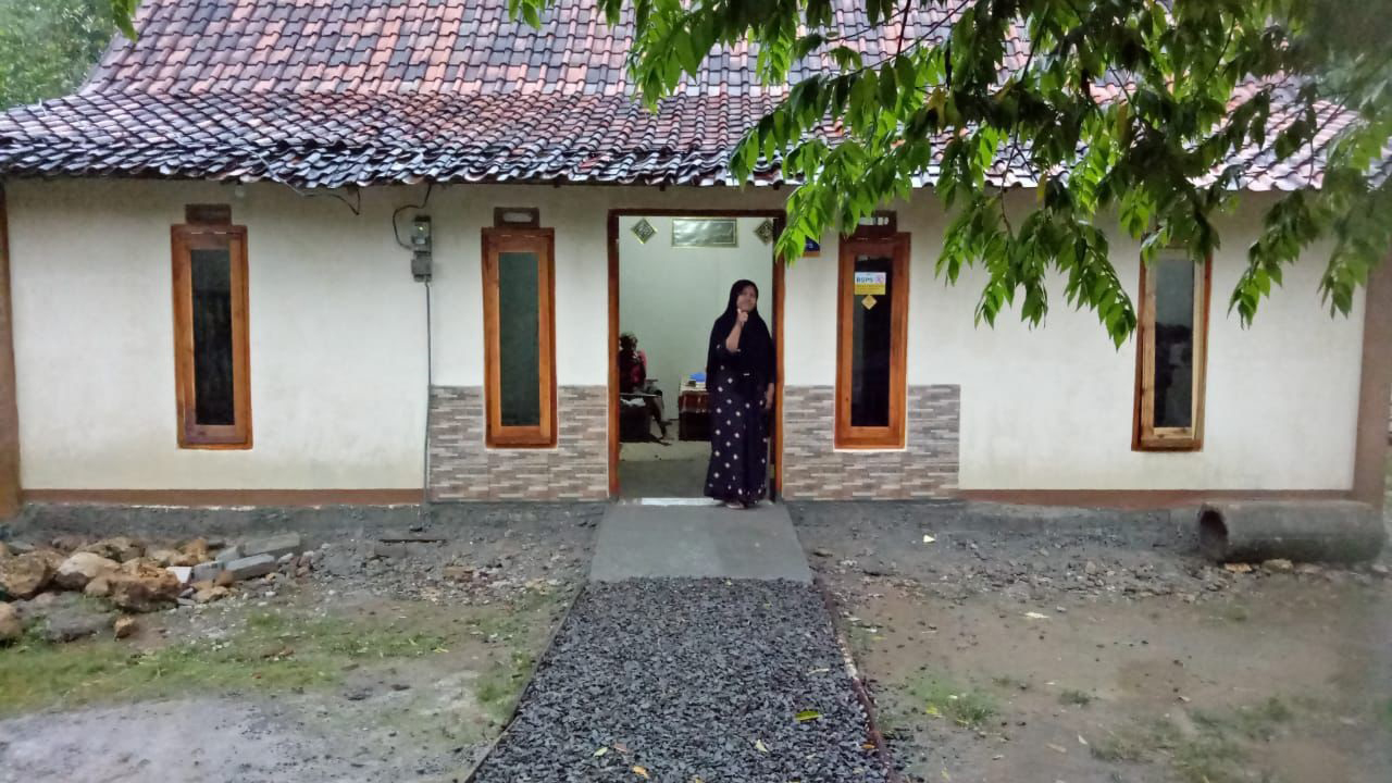Renovasi: Rumah salah satu warga Trembulrejo direnovasi menggunakan anggaran desa (ISTIMEWA/RADAR BOJONEGORO)