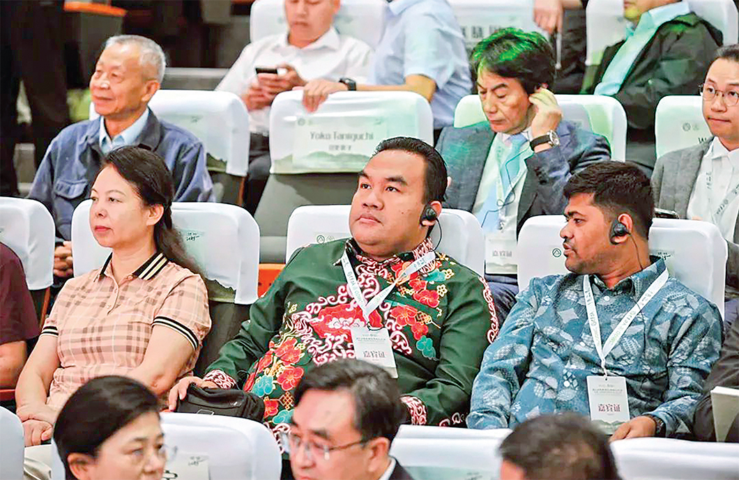 MENDUNIA: Bupati Blora Arief Rohman menghadiri Kongres Kabupaten Organik Tingka Dunia di Tiongkok, Senin lalu (25/8). (ISTIMEWA/RADAR BOJONEGORO)