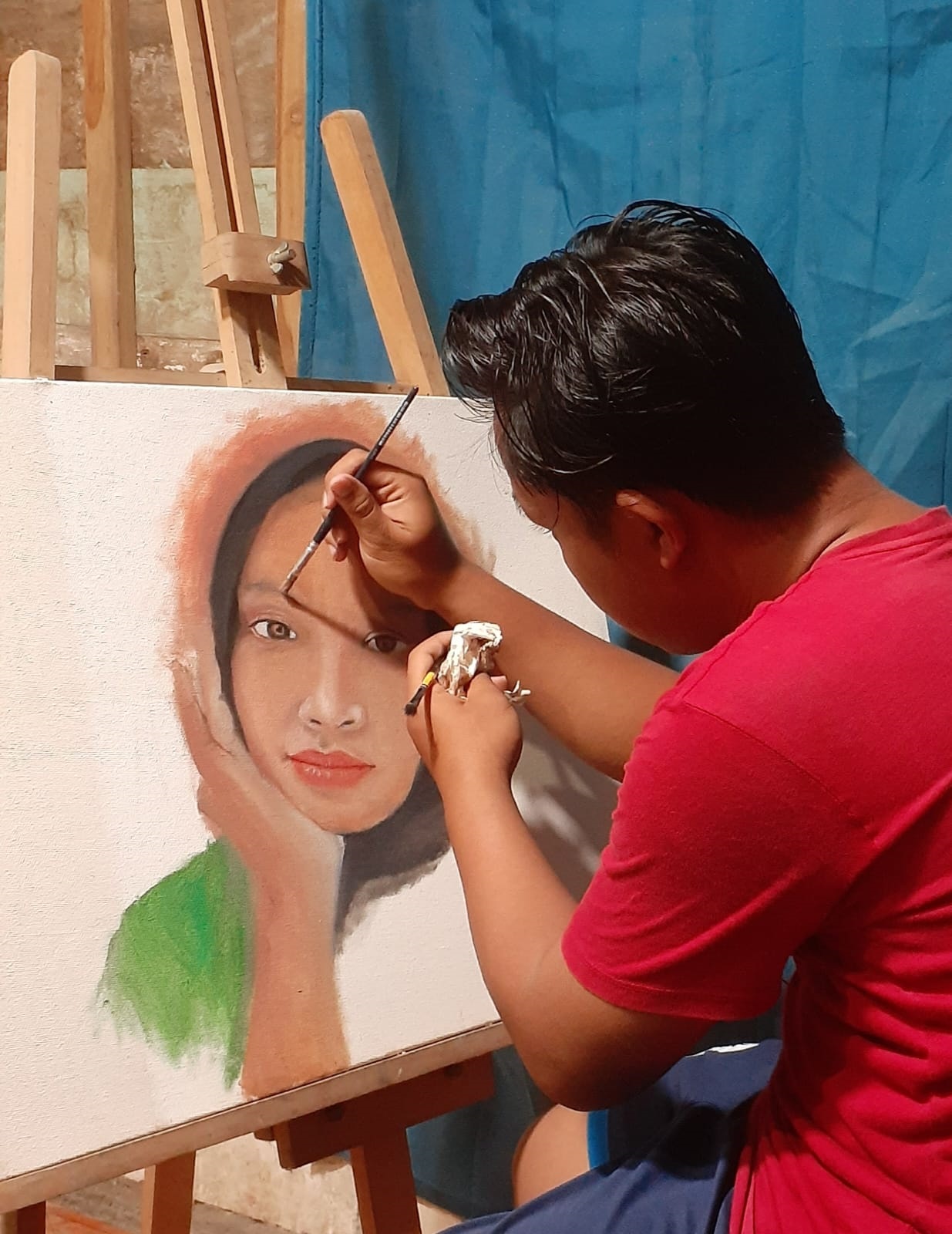 NAPAS KEHIDUPAN: Angga Bagus Susilo menilai melukis bukan sekadar hobi, melainkan napas kehidupan.