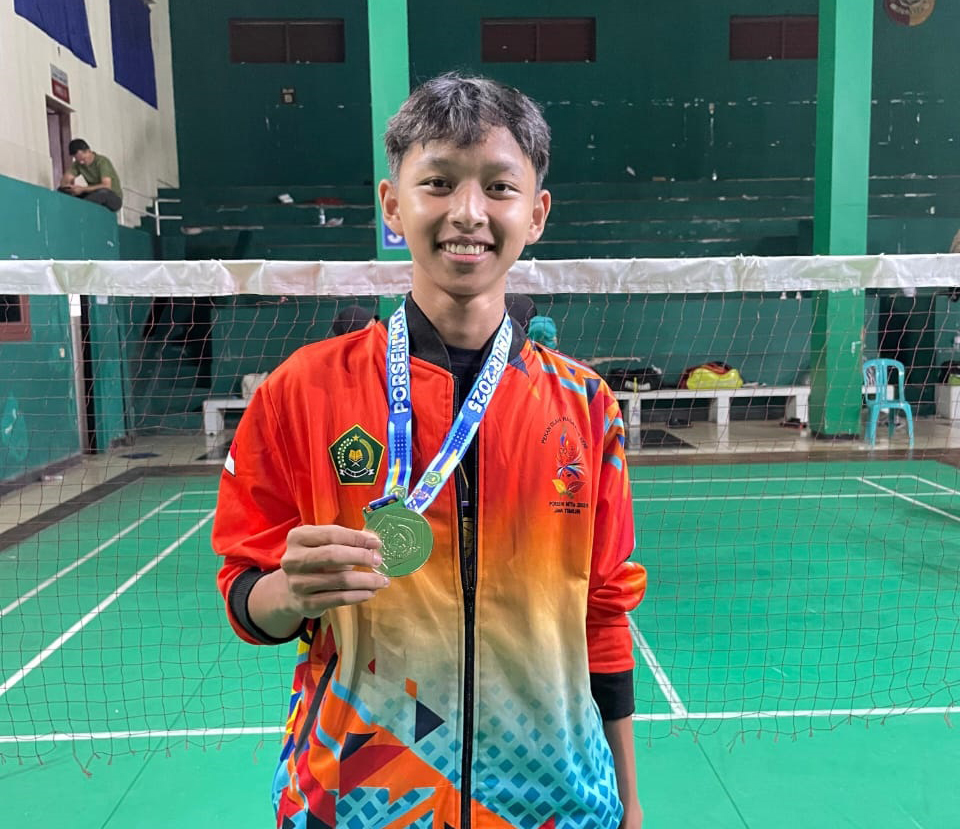 JUARA JATIM: Muhammad Arsul Majid, Juara 1 Tunggal Putra Cabor Bulu Tangkis Porseni Jawa Timur 2025