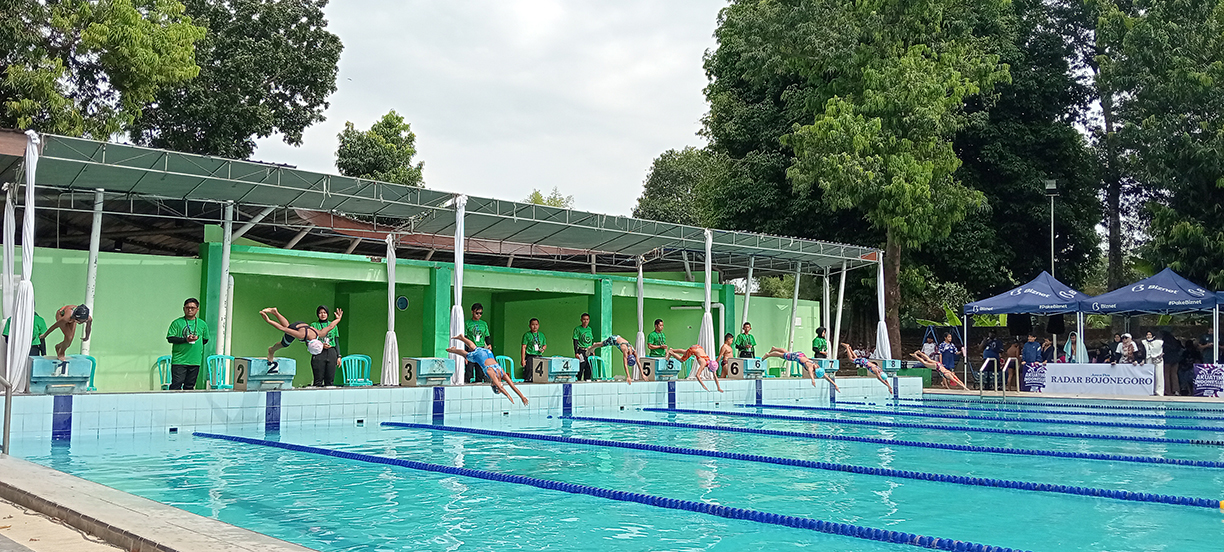 RENANG: Turnamen renang di Kolam Renang Tirtawana Dander ini bertujuan memunculkan event-event serupa. Setidaknya agar bisa mengikuti wilayah timur seperti Surabaya Raya dan Malang Raya.