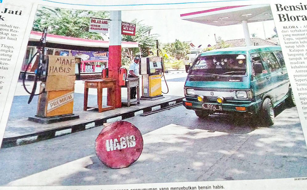 Arsip kelangkaan BBM di wilayah Bojonegoro dan Blora pada 2005. (Dok. Radar Bojonegoro)