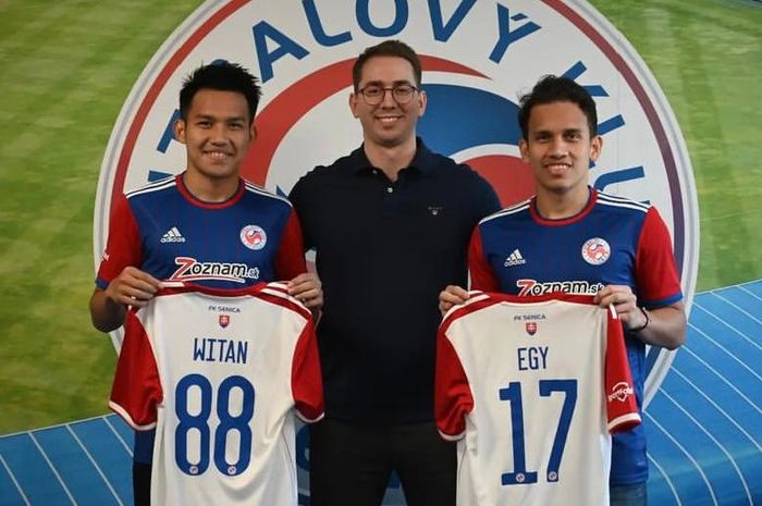 Witan Sulaiman dan Egy Maulana Fikri bersama Direktur FK Senica tahun 2021, David Balda saat pertama direkrut. (Instagram FK Senica)