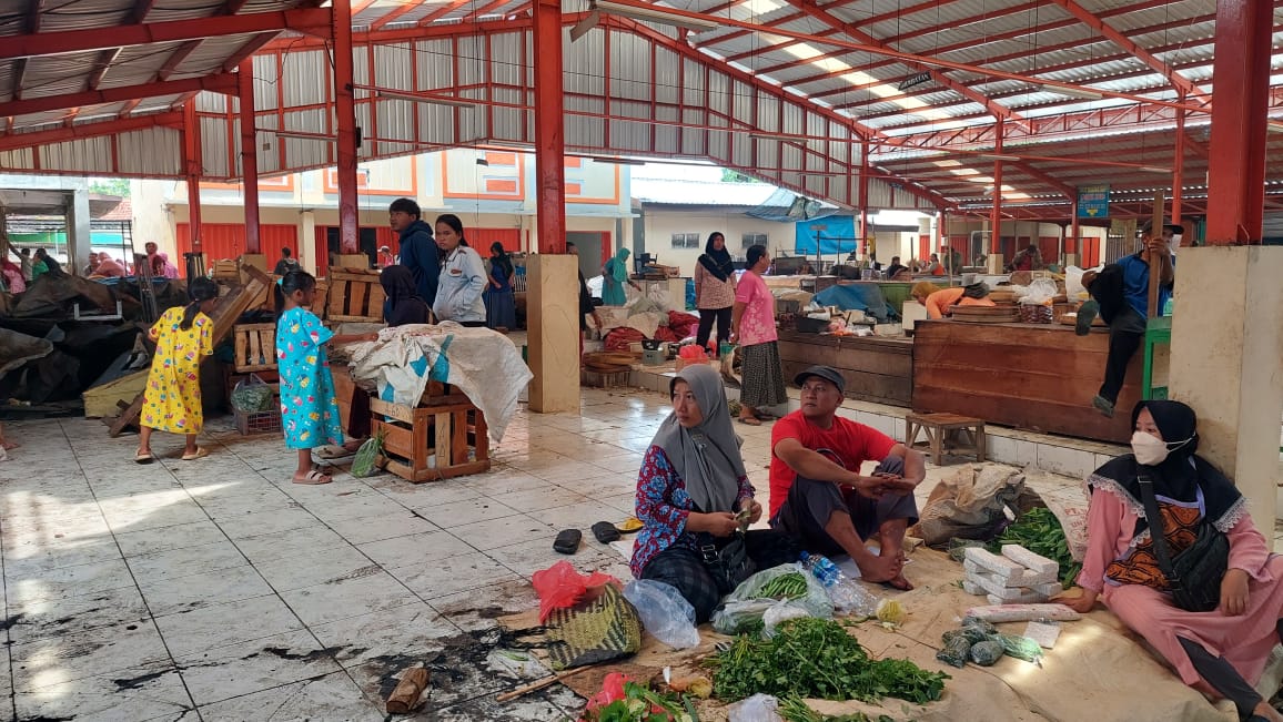 PEDAGANG: Nasib para pedagang Pasar Ngawen yang akan direlokasi sementara selama proses pembangunan ulang pasar.