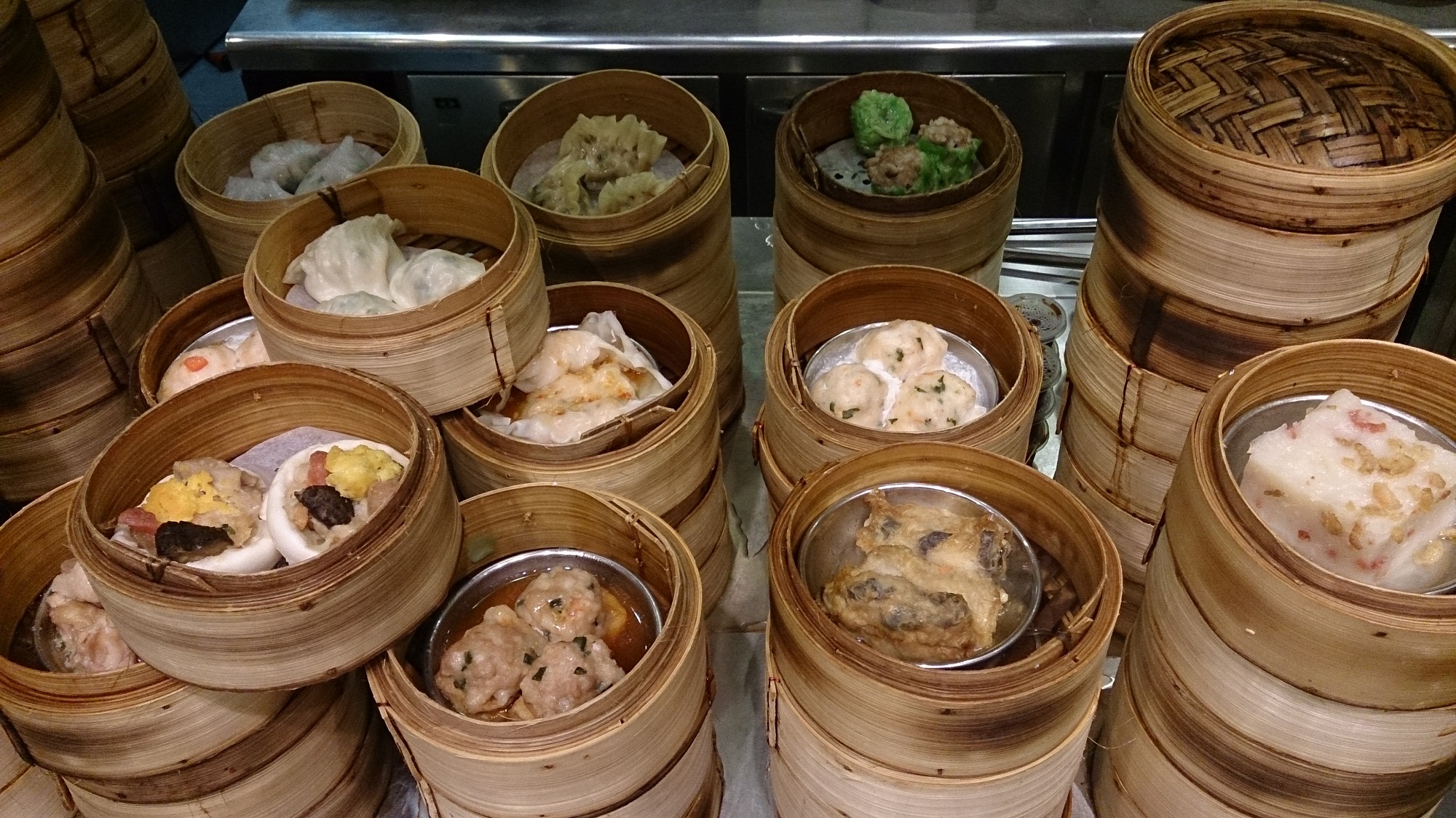 Ilustrasi jajanan dimsum yang diminati para anak muda Gen Z.