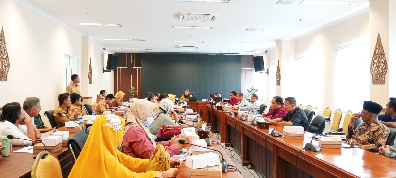 BELUM SEPAKAT: Pembahasan ganti rugi lahan warga Jalan Pemuda di DPRD Bojonegoro kemarin. Para pihak belum sepakat, sehingga dijadwalkan cek lapangan Jumat (12/9) mendatang.