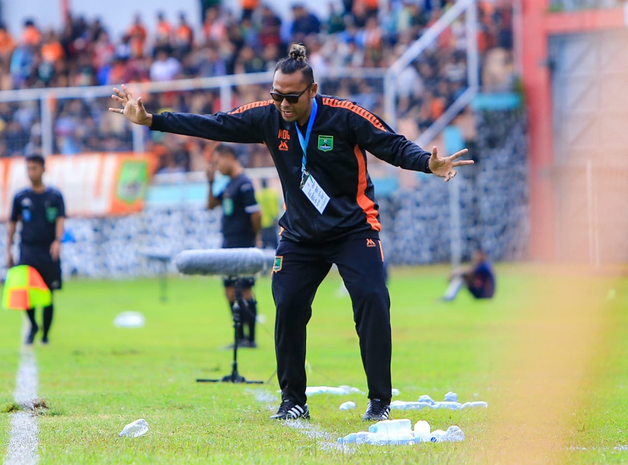 MANTAN PELATIH PERSIBO: Masdra Nurriza resmi sebagai pelatih Persekabpas, bakal berhadapan dengan Persibo di Liga 3 Nusantara. 