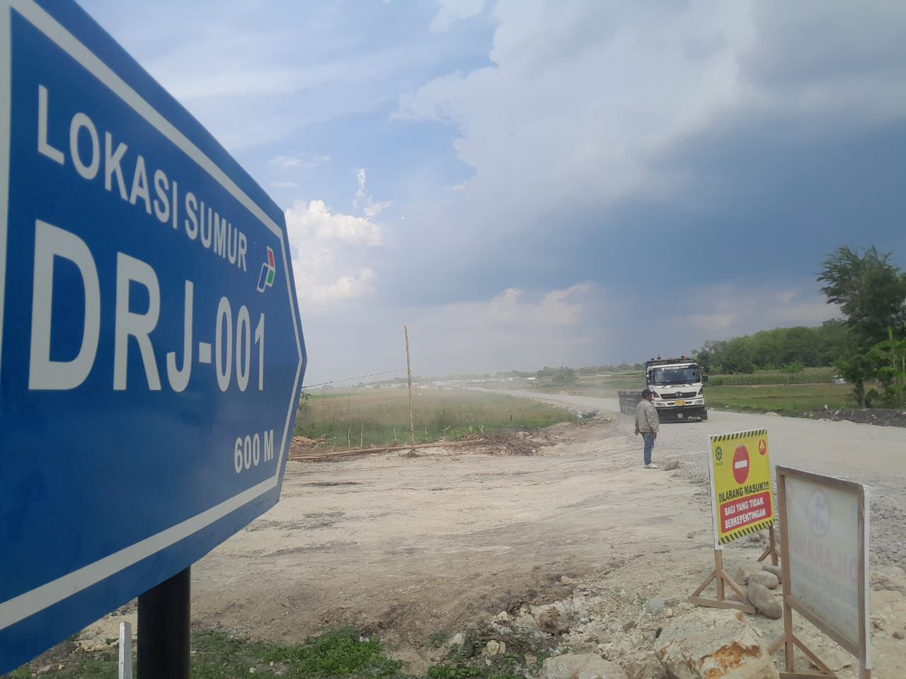 Jalur menuju sumur DJR-001 di Desa Mendenrejo, Kecamatan Kradenan. (ISTIMEWA/RADAR BOJONEGORO)
