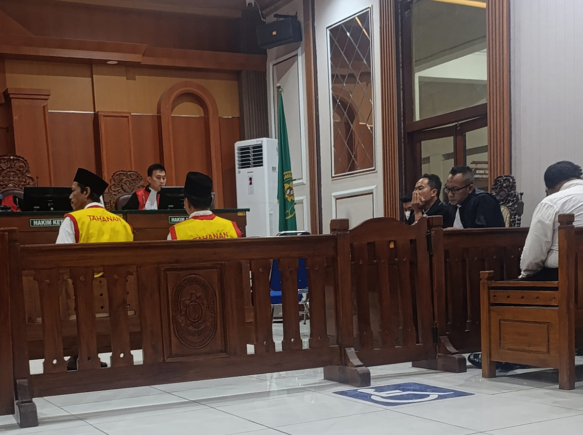 SIDANG SENJATA API: Empat terdakwa menjalani persidangan perakitan dan pengiriman senjata api ilegal di Pengadilan Negeri (PN) Bojonegoro Rabu (10/9) sore.