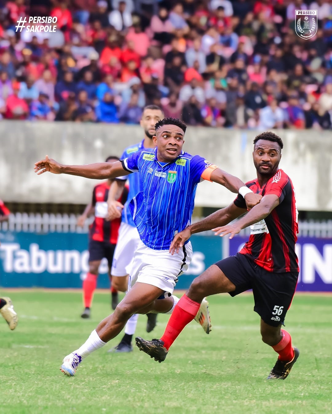 PERFORMA: Osas Saha ketika berseragam Persibo di Liga 2 musim lalu. Pada Liga 3 Nusantara musim ini Osas kembali berseragam The Giant Killer dan saat ini sedang berusaha kembalikan performanya.