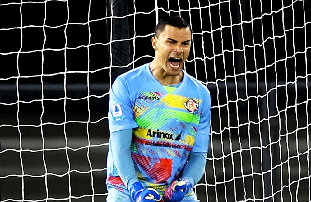 Emil Audero tampil gemilang kala mengantarkan Cremonese mencuri poin di kandang Verona.
