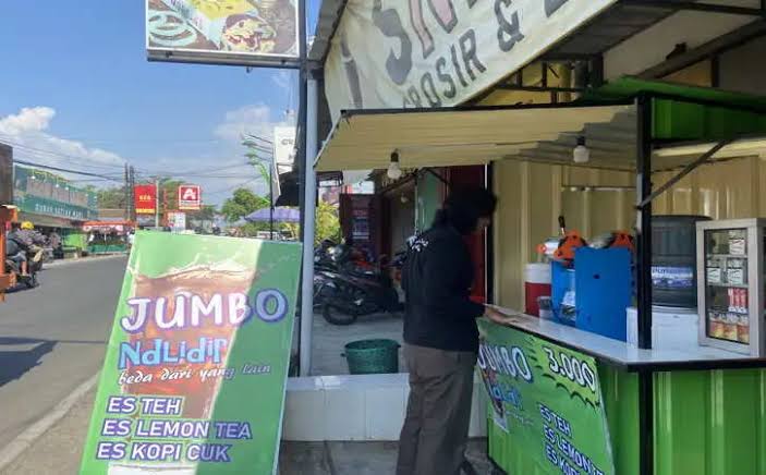 Es Teh Jumbo.