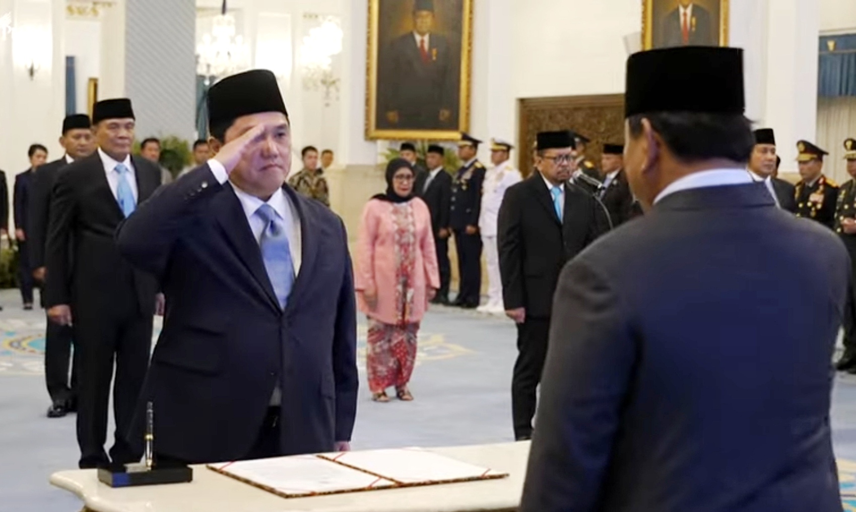 Erick Thohir resmi dilantik jadi menteri pemuda dan olahraga (Menpora) baru menggantikan Dito Ariotedjo.
