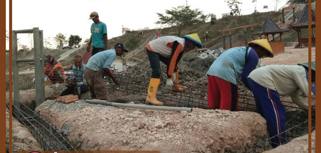 GOTONG ROYONG: Keterlibatan masyarakat menjadi pilar dalam pembangunan desa