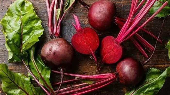 Buah bit atau beetroot.