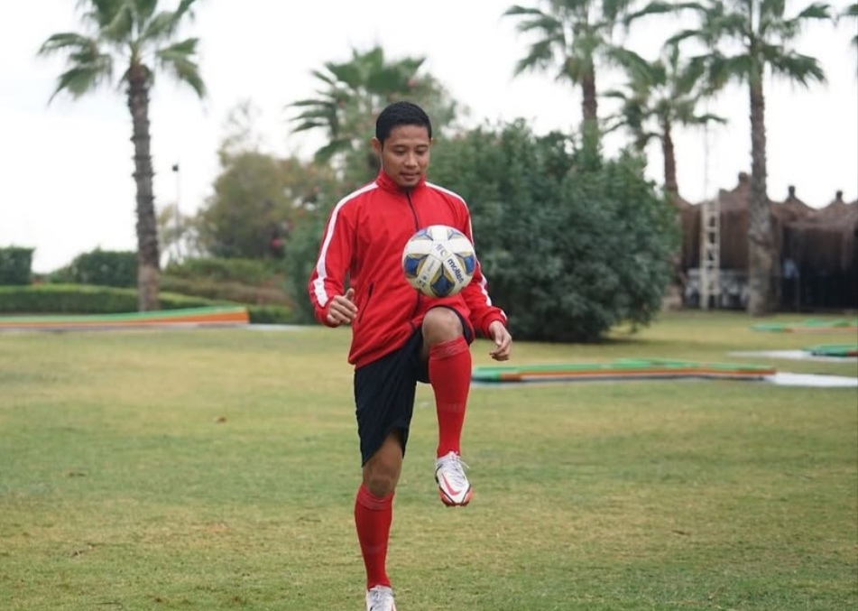 Evan Dimas.