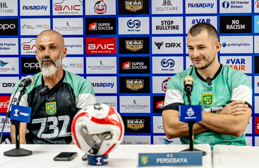 Eduardo Perez dan Mihailo Perovic ketika konferensi pers sebelum pertandingan.
