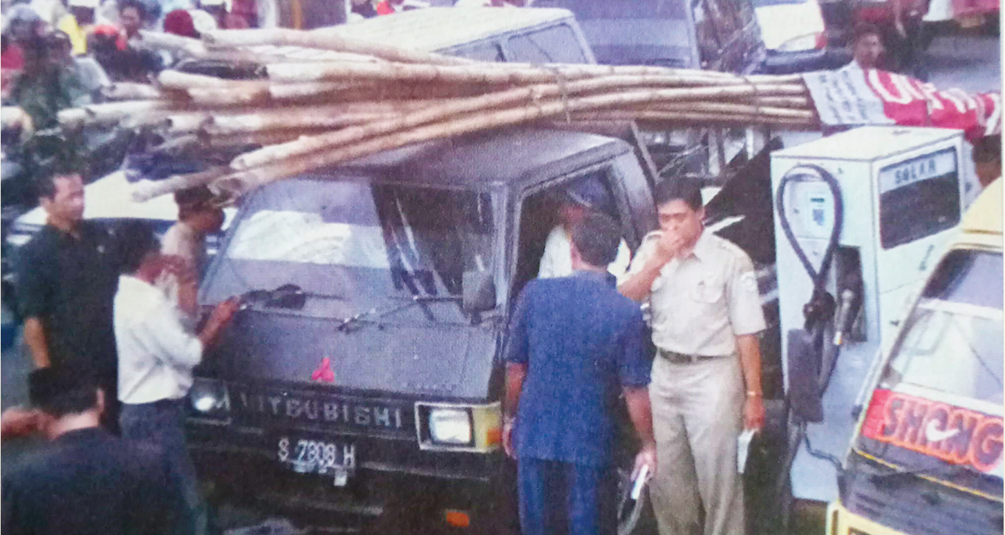ARSIP 2005: Pada 28 September 2005, tarif mobil penumpang umum (MPU) dari Bojonegoro ke Kalitidu tetiba ditarik Rp 2.000 Padahal sebelumnya hanya Rp 1.000.