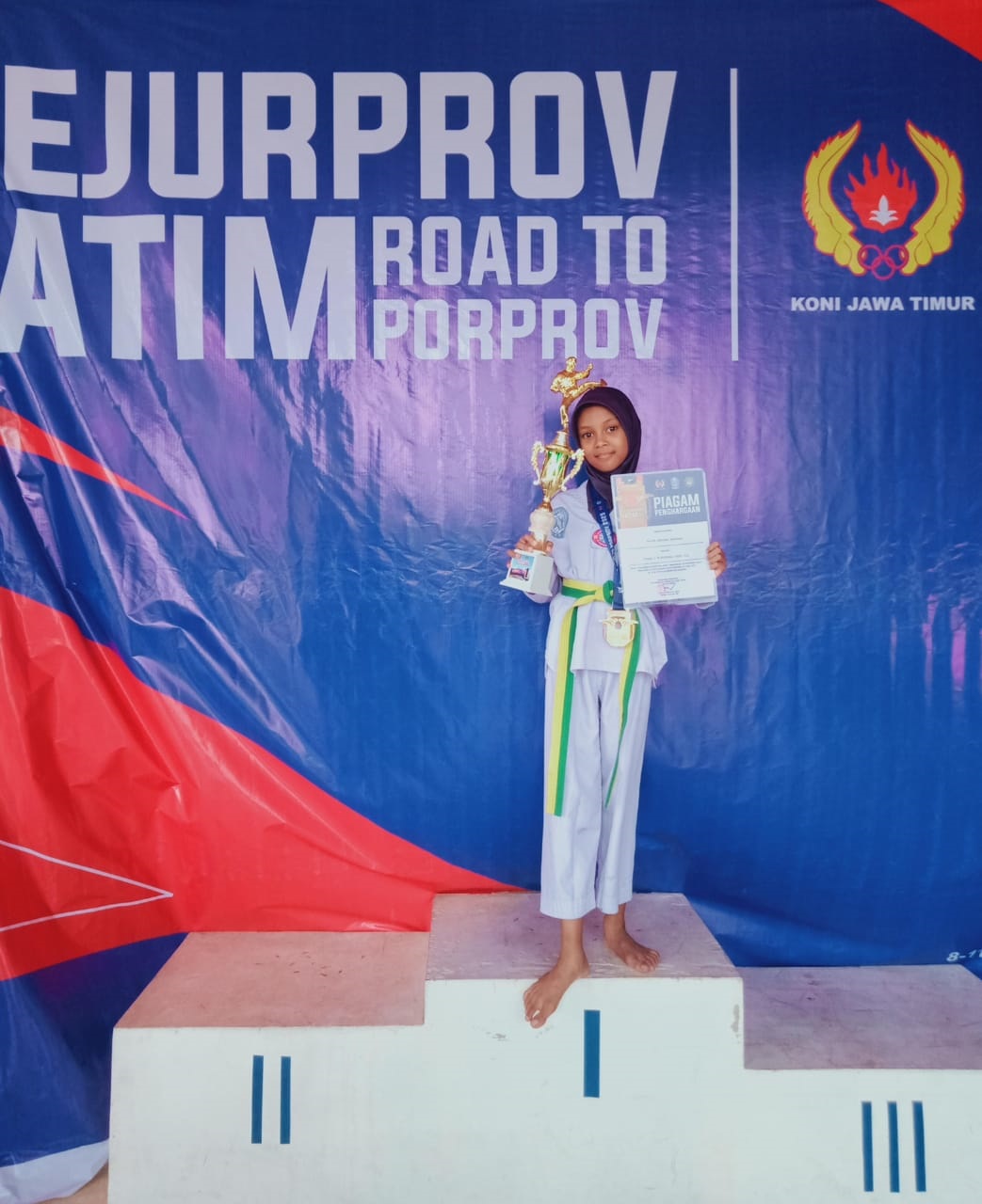 JUARA: Aliya Nadira habibah peraih Juara 3 Kyorugi semi prestasi pra cadet C F-26 25-28 Kejurprov antarpelajar Malang 2025.