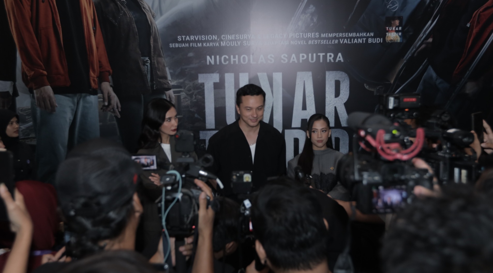 Nicholas Saputra bercerita pengalaman mendalami karakternya sebagai Rawa di film Tukar Takdir.
