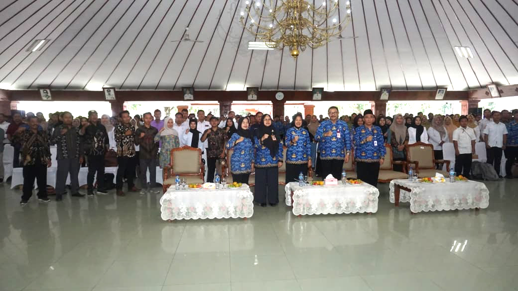 PEMBEKALAN: Disnakkan Bojonegoro menggelar Training of Facilitator Gayatri yang diikuti oleh 560 peserta di Pendopo Malowopati, kemarin (1/10).
