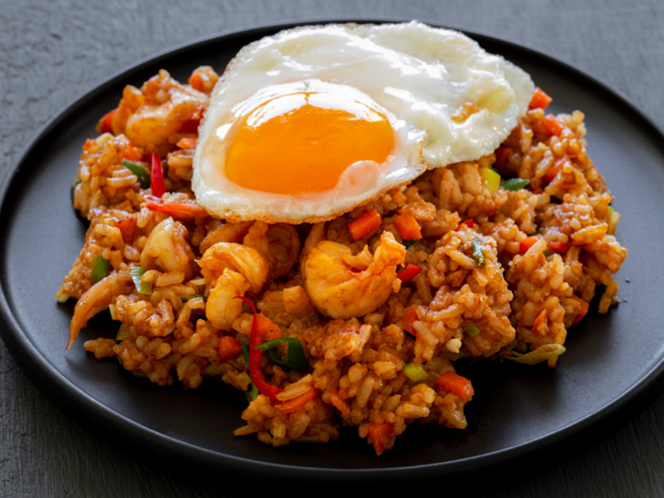 Nasi goreng khas Suriname.