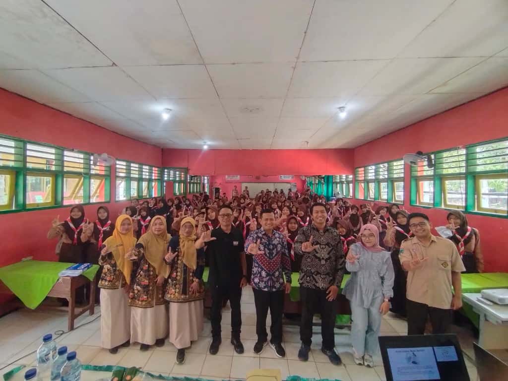 ANTUSIAS: Sebanyak 100 siswa SMPN 1 Dander antusias mengikuti workshop Journalist School, Jumat (3/10).
