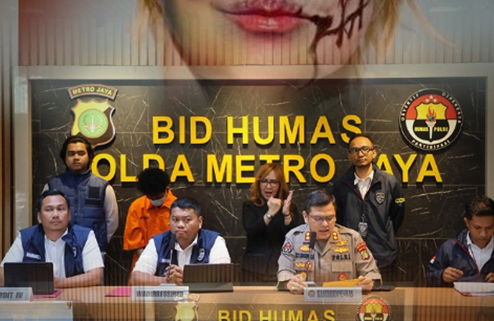 Polda Metro Jaya tangkap pelaku pembobol data jutaan nasabah bank swasta, diduga hacker Bjorka.