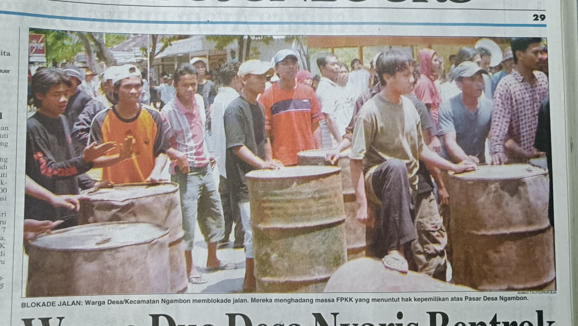 PANAS: Ratusan warga Desa Kacangan, Kecamatan Tambakrejo dan Desa/Kecamatan Ngambon nyaris bentrok pada 13 September 2003 silam.