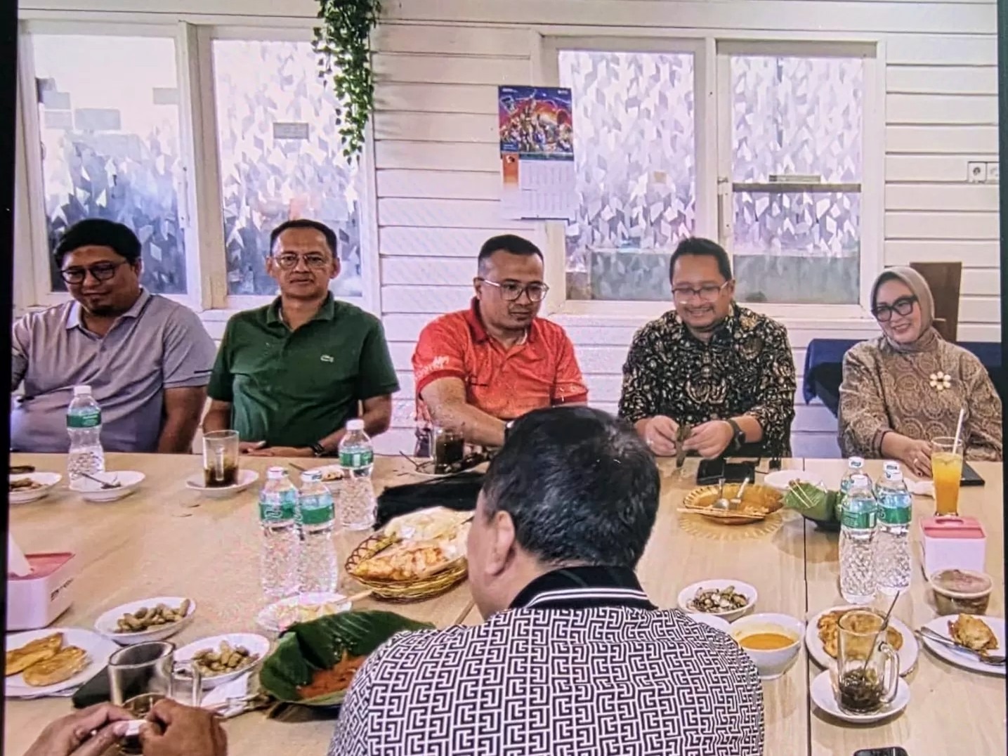 Clara Hertina Istri salah satu Direksi Jasa Raharja tengah mengikuti pertemuan. (Poros Jakarta/Instagram&nbsp;@nengciqoq)
