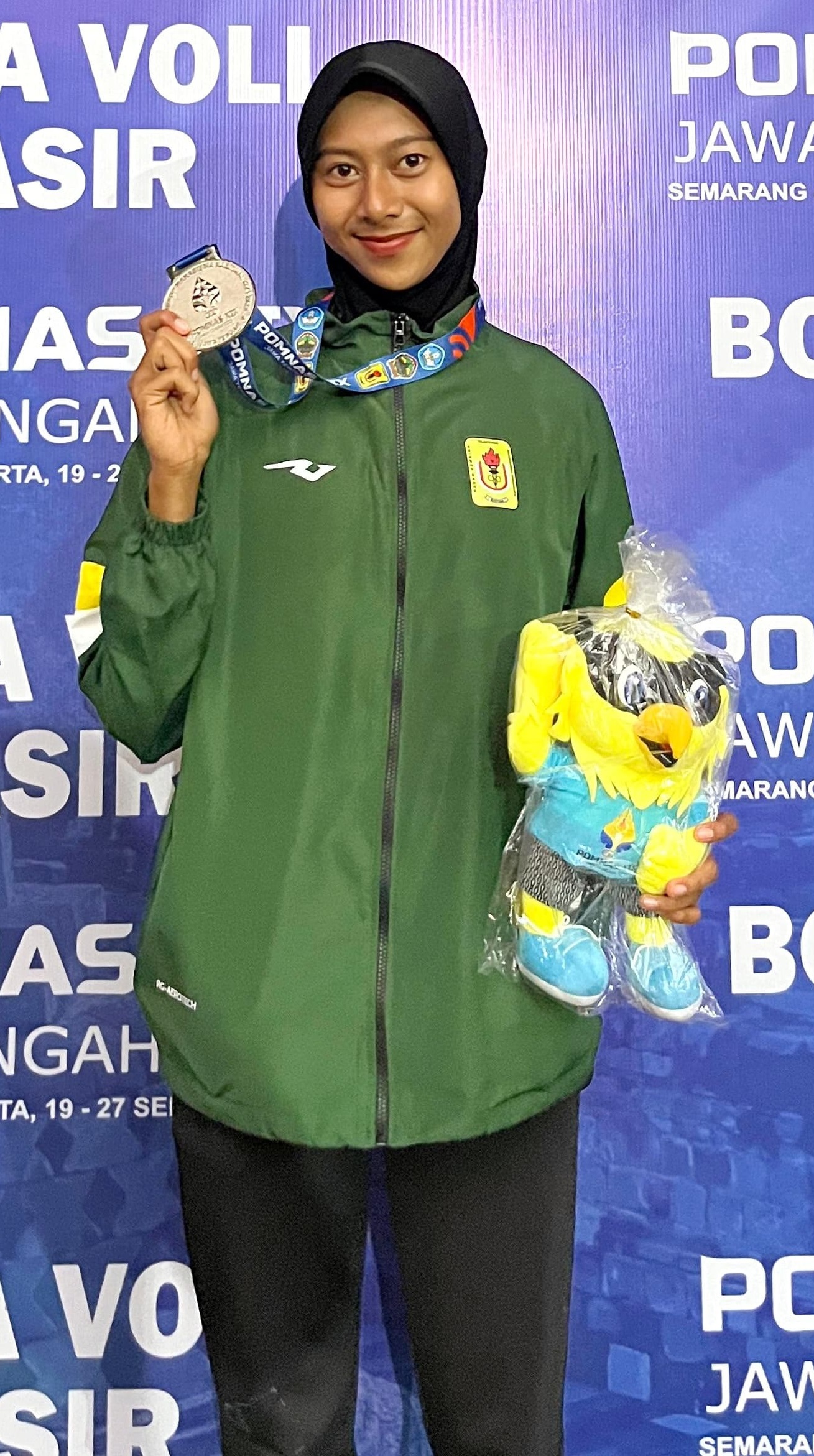 BANGGA: Berliana Maya Safira sabet Juara 2 Cabor Bola Voli Pasir Pomnas 2025.