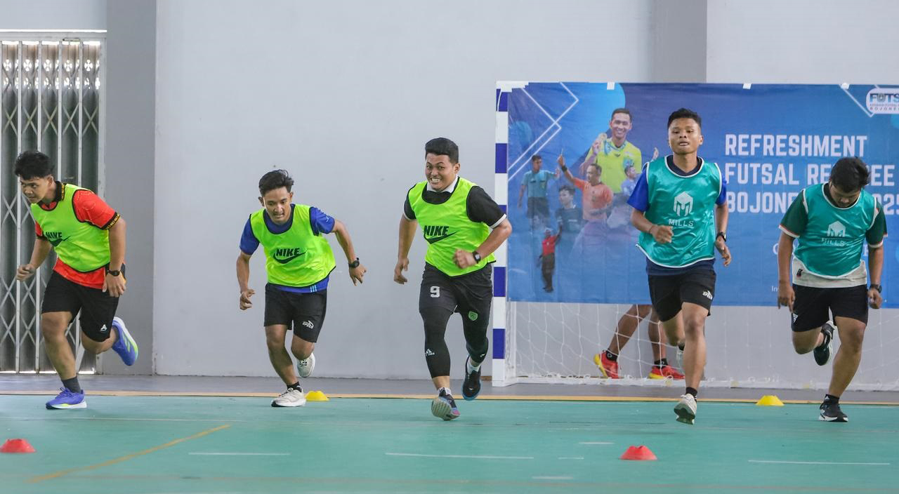 WASIT: Para wasit futsal di Bojonegoro ikut penyegaran sekaligus belajar LOTG futsal 2025/2026.