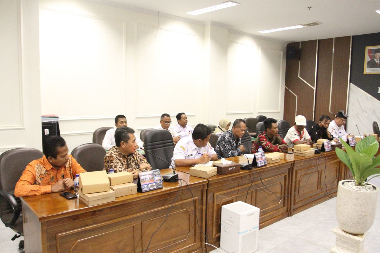 TUNTUT KEJELASAN: Warga Desa Wotan, Kecamatan Sumberrejo minta kejelasan dari DPRD tentang PAW Pilkades.