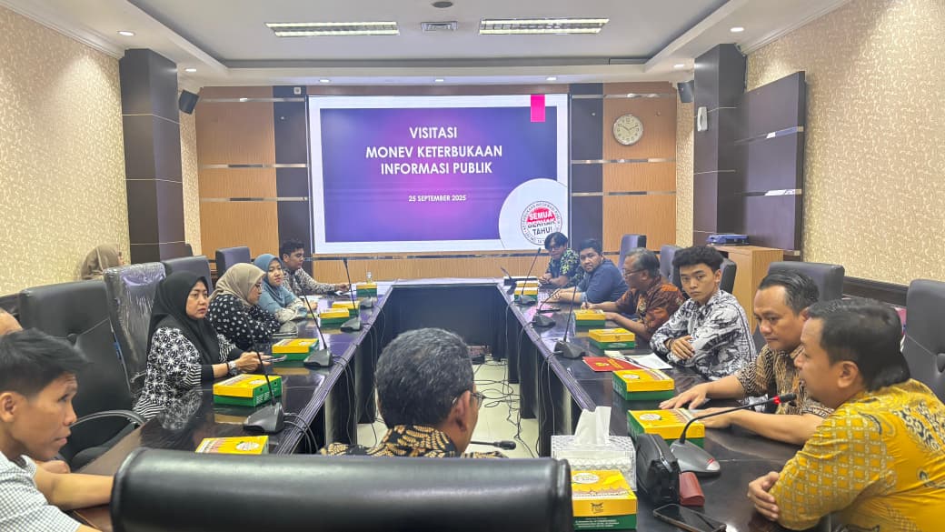 VISITASI : Komisi Informasi Jatim saat Monev Visitasi Keterbukaan Informasi.
