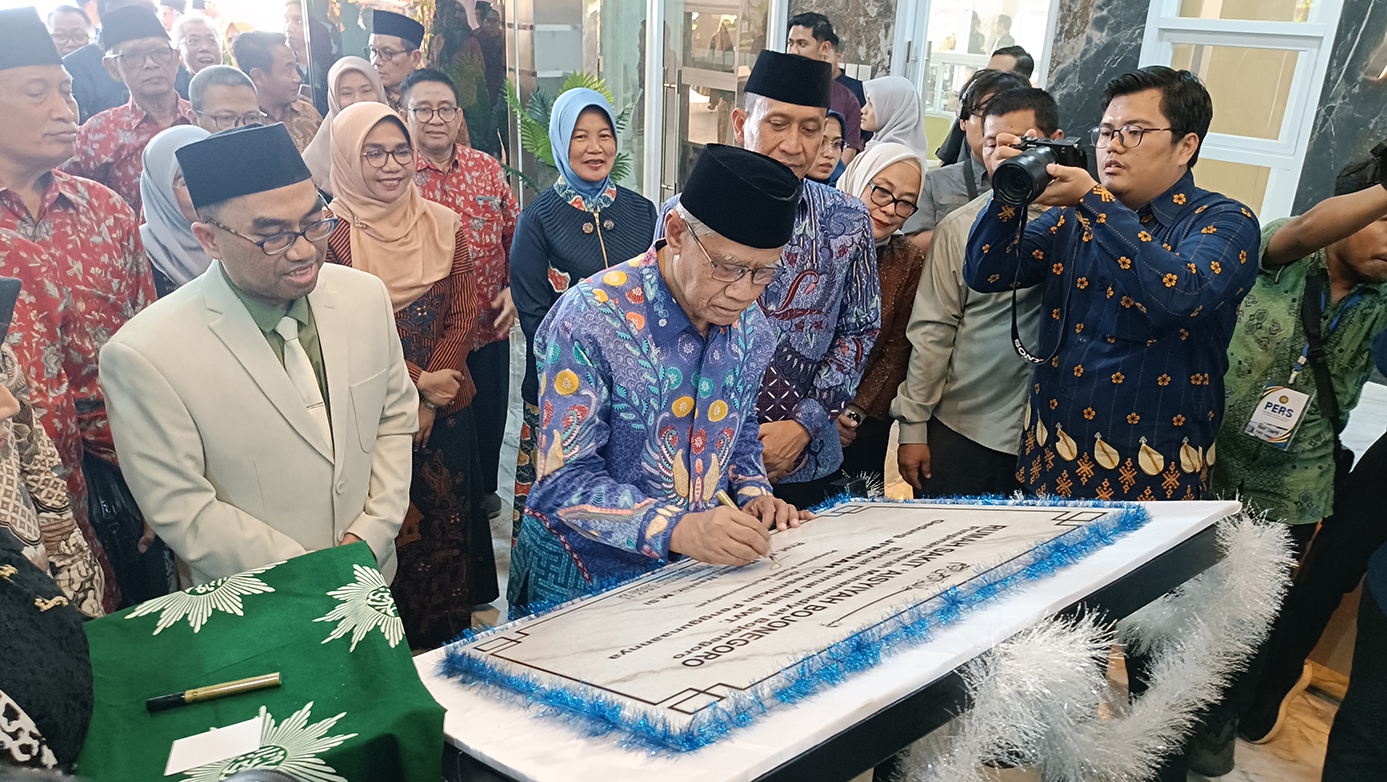 Ketua Umum PP Muhammadiyah, Haedar Nashir meresmikan pembukaan Gedung Ji