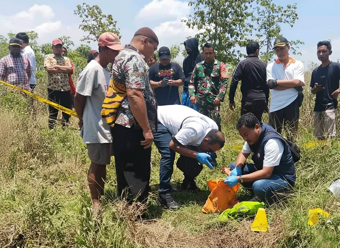 BAYI PEREMPUAN: Warga Desa Kacangan, Kecamatan Malo digemparkan dengan penemuan jasad bayi perempuan di kawasan hutan jati Rabu (16/10).