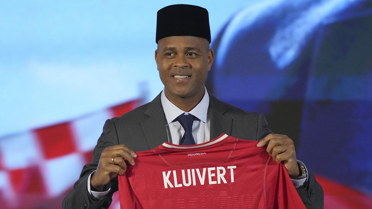 Patrick Kluivert Dipecat PSSI.