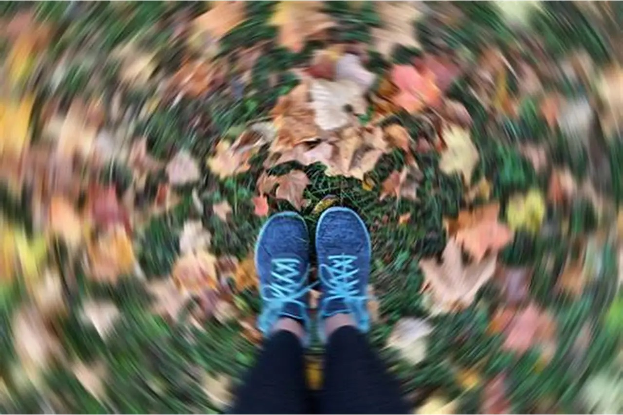 PUSING HEBAT: Ilustrasi visual orang yang sedang merasakan vertigo.