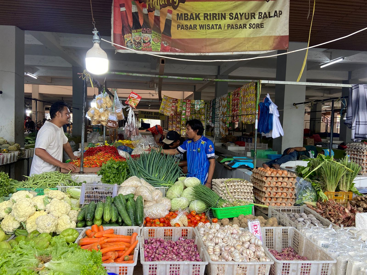 TREN TURUN: Harga bumbu dapur tren turun, disebabkan pasokan melimpah.