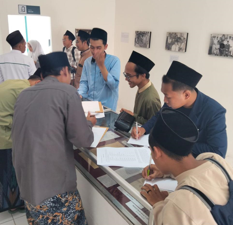 ANTUSIAS: Ratusan peserta di Kabupaten Blora antusias mengikuti lomba menulis pegon.