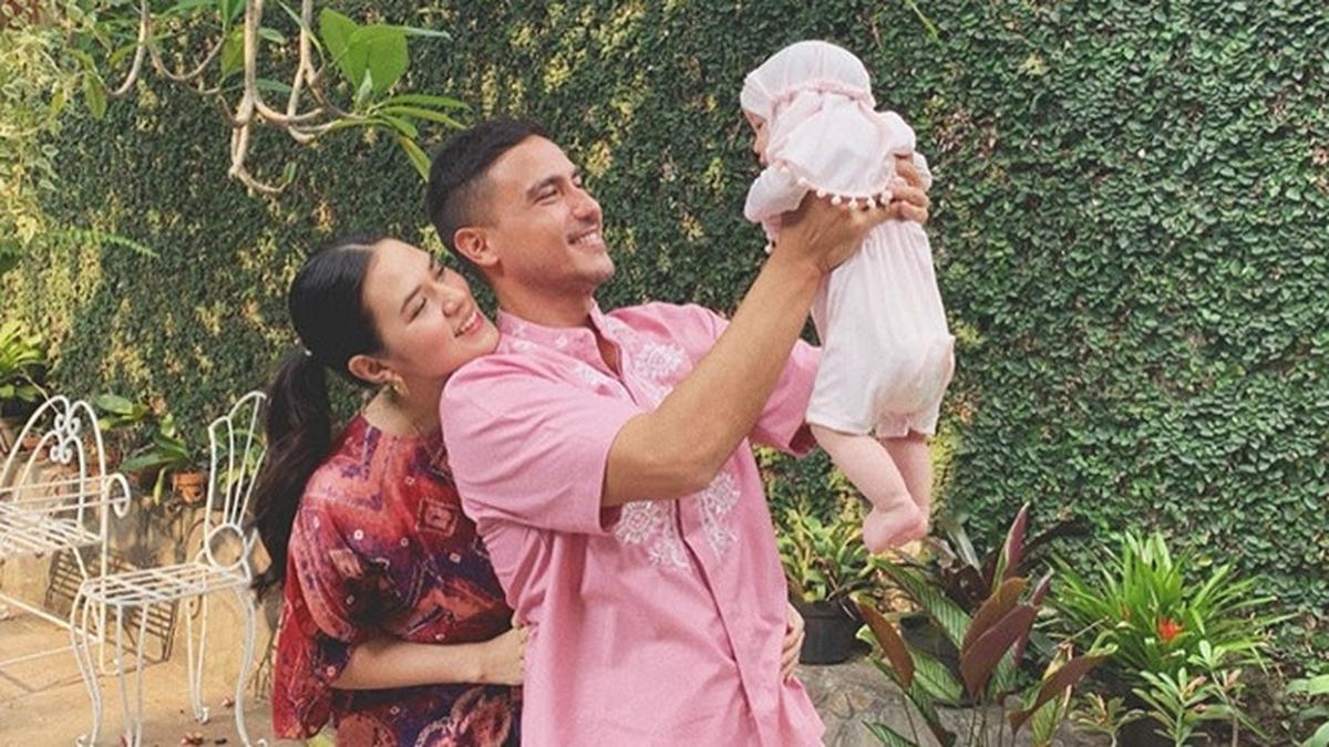 HARMONIS: Potret keharmonisan keluarga kecil Raisa dan Hamish Daud yang telah dikaruniai seorang putri bernama Zalina,
