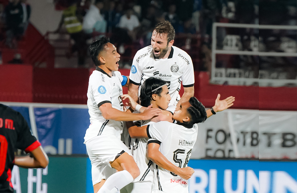 Skuad Persija ketika merayakan gol atas Arema.