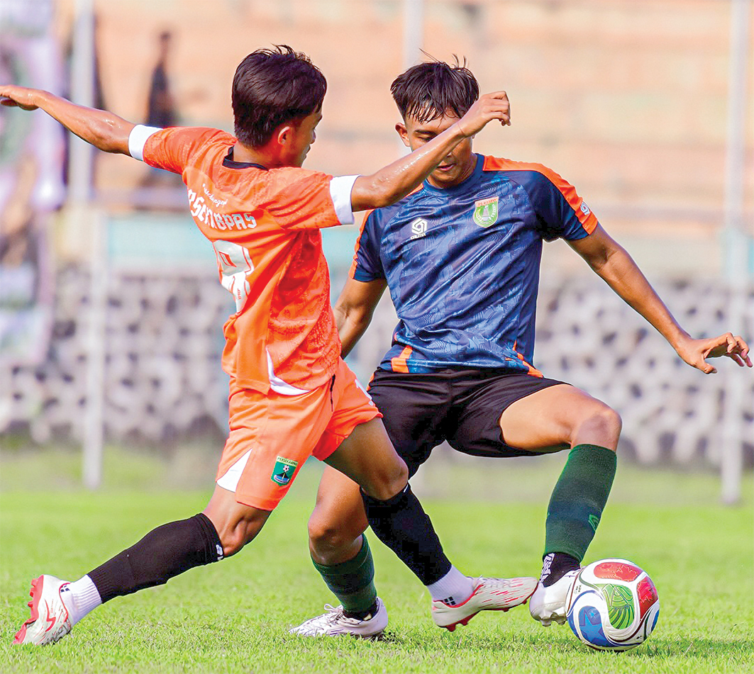 IMBANG: Uji coba Persekabpas kontra Persibo di Stadion R. Soedarsono, Pasuruan berakhir dengan skor imbang 1-1 pada Sabtu lalu (25/10).