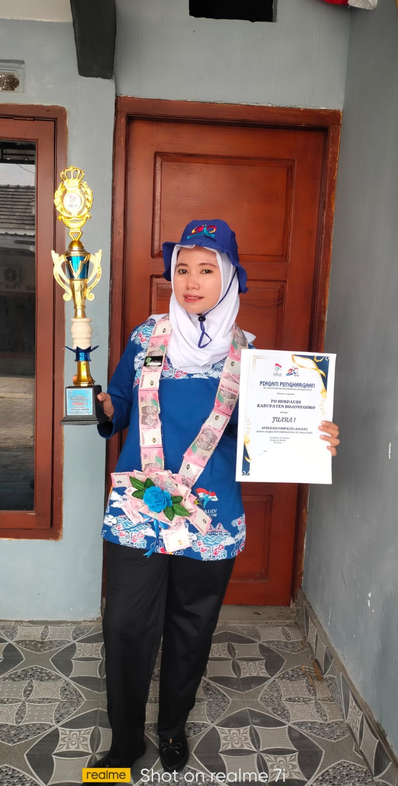 JUARA PROVINSI:  Siti Erwiyanti menjadi juara provinsi di bidang top leader anugerah Himpaudi Award 2025 Provinsi Jawa Timur.