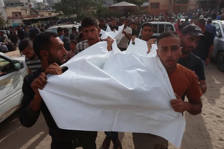IRONI GENCATAN SENJATA: Beberapa orang tewas dalam serangan Israel pada Selasa (28/10/2025) dan Rabu (29/10/2025) di Khan Younis, di Jalur Gaza selatan. (Ramadhan Abed/Reuters)